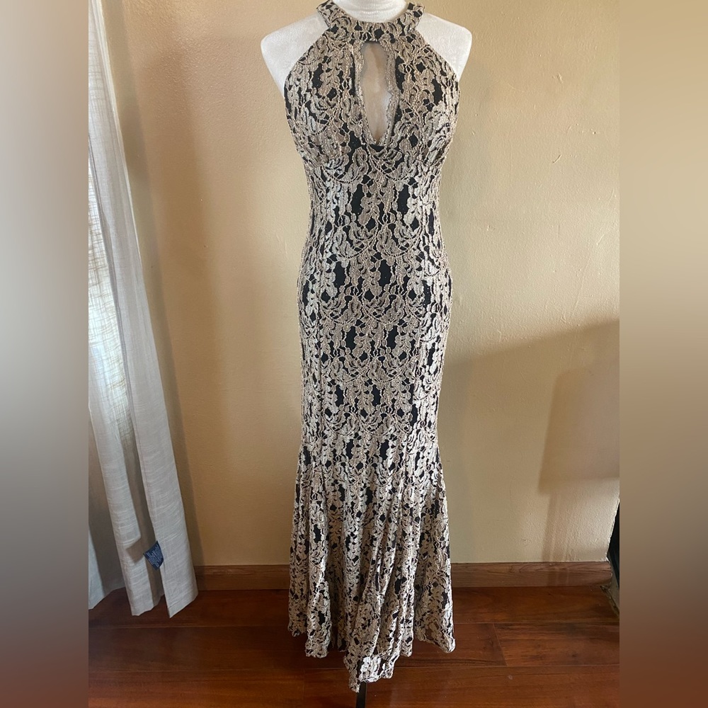 Nightway glitter gold lace keyhole gown size 8 mermaid silhouette women’s dress